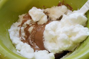 Prajitura cu visine si crema de vanilie cu mascarpone