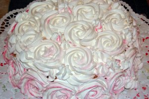 Tort cu dulceata de trandafiri