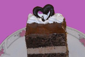 Tort aniversar cu trei creme