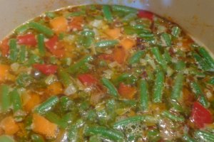 Ciorba de fasole verde cu perisoare