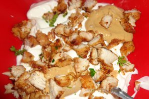 Salata de ciuperci cu smantana, castraveti murati si curcan