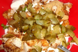 Salata de ciuperci cu smantana, castraveti murati si curcan