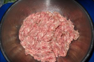 Spaghete cu chiftele în sos vânătoresc