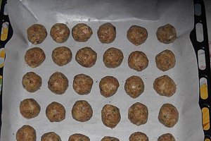 Spaghete cu chiftele în sos vânătoresc
