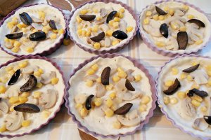 Mini tarte cu ciuperci si porumb