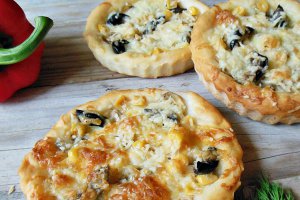Mini tarte cu ciuperci si porumb