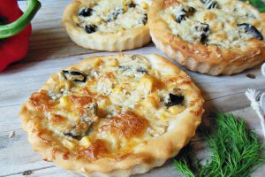 Mini tarte cu ciuperci si porumb