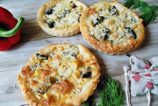 Mini tarte cu ciuperci si porumb