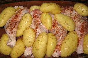 Cartofi noi cu marar si smantana cu usturoi verde