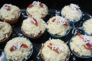 Briose aperitiv, cu carne tocata si cus-cus