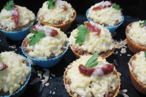 Briose aperitiv, cu carne tocata si cus-cus