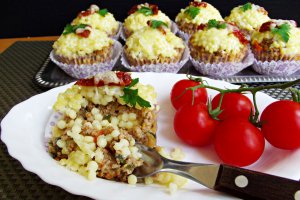Briose aperitiv, cu carne tocata si cus-cus