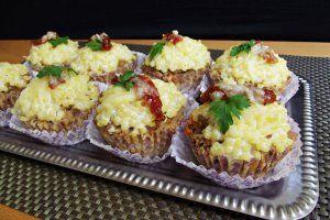Briose aperitiv, cu carne tocata si cus-cus