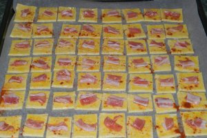 Saratele patratele cu bacon si branza de burduf