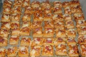 Saratele patratele cu bacon si branza de burduf