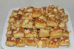 Saratele patratele cu bacon si branza de burduf