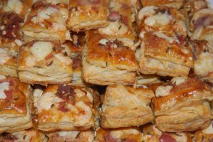 Saratele patratele cu bacon si branza de burduf