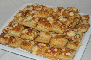Saratele patratele cu bacon si branza de burduf