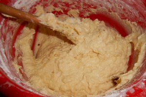 Reteta de preparare a papanasilor cu mascarpone si branza pufoasa cu smantana