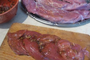 Muschiulet de porc impletit, preparat la slow cooker Crock-Pot