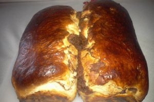Cozonac cu crema de cacao si stafide