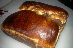 Cozonac cu crema de cacao si stafide