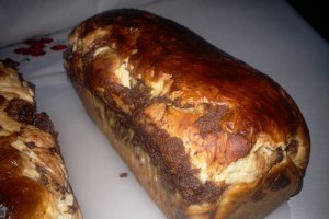 Cozonac cu crema de cacao si stafide