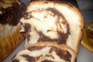 Cozonac cu crema de cacao si stafide
