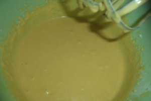 Pancakes cu sos de ciocolata , nuca si capsuni