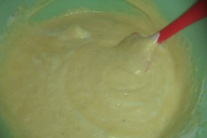 Pancakes cu sos de ciocolata , nuca si capsuni