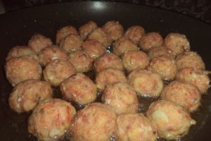 Chiftelute din carne cu cartofi