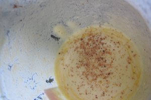 Tartă cu praz, pui, ciuperci, măsline verzi umplute cu anșoa