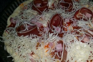 Pizza cu sunca de Parma