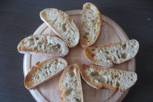Bruschete cu vinete si avocado