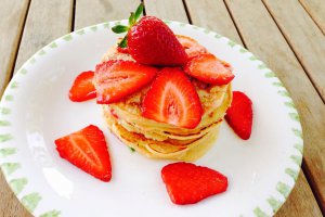 Pancakes cu capsuni