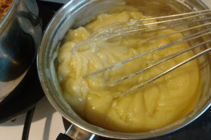 Foi de napolitane cu crema caramel