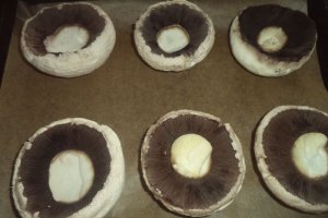 Ciuperci umplute la cuptor