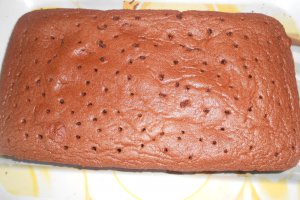 Prajitura ciocolatoasa cu dulceata de zmeura