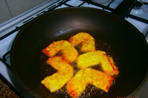 Branza halloumi prajita