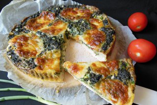 Tarta cu urzici, oua si mozzarella