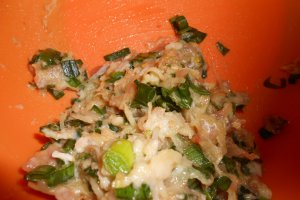 Chiftelute cu ceapa verde si usturoi verde