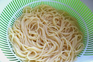 Spaghete picante cu ton