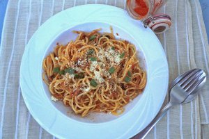 Spaghete picante cu ton
