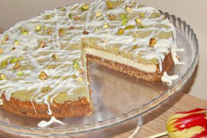 Cheesecake cu avocado si crema de fistic