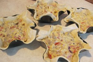 Cosulete aperitiv din foietaj, cu bacon si ciuperci