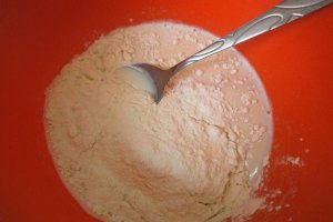 Pizza cu muschi file, ciuperci, masline si mozzarella
