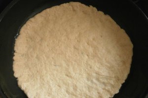 Pizza cu muschi file, ciuperci, masline si mozzarella