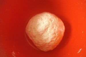Pizza cu muschi file, ciuperci, masline si mozzarella
