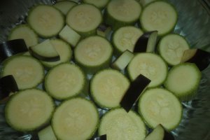 Pulpe de pui la cuptor cu dovlecel si vanata