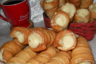 Desert rulouri cu crema de vanilie